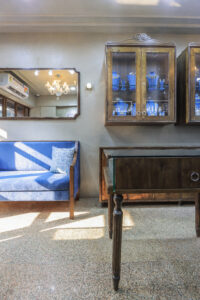 Elegant display units designed for customized jewelry discussions, blending luxury and functionality.